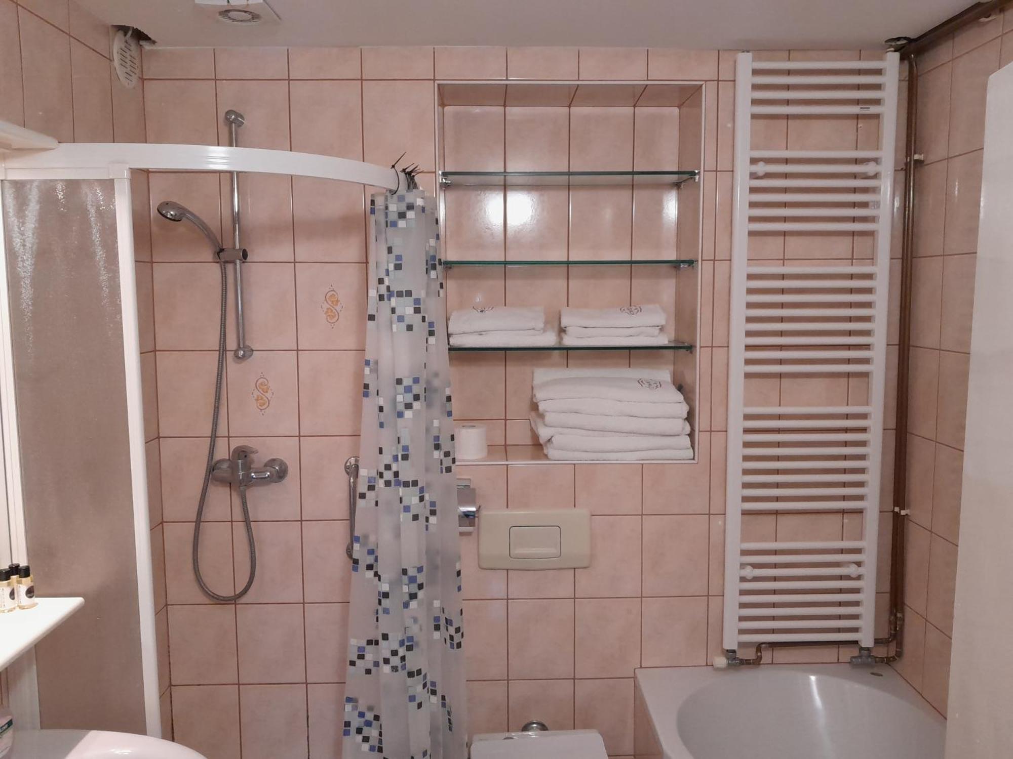 Hotel Pri Belokranjcu Ново-Место Экстерьер фото