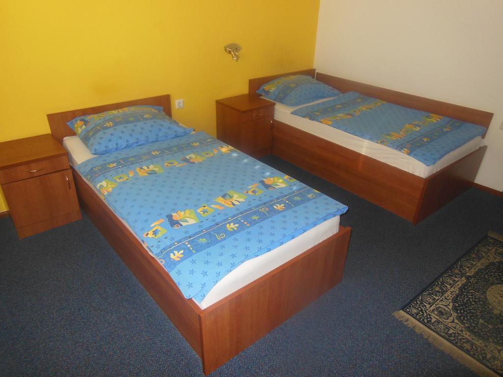 Hotel Pri Belokranjcu Ново-Место Номер фото