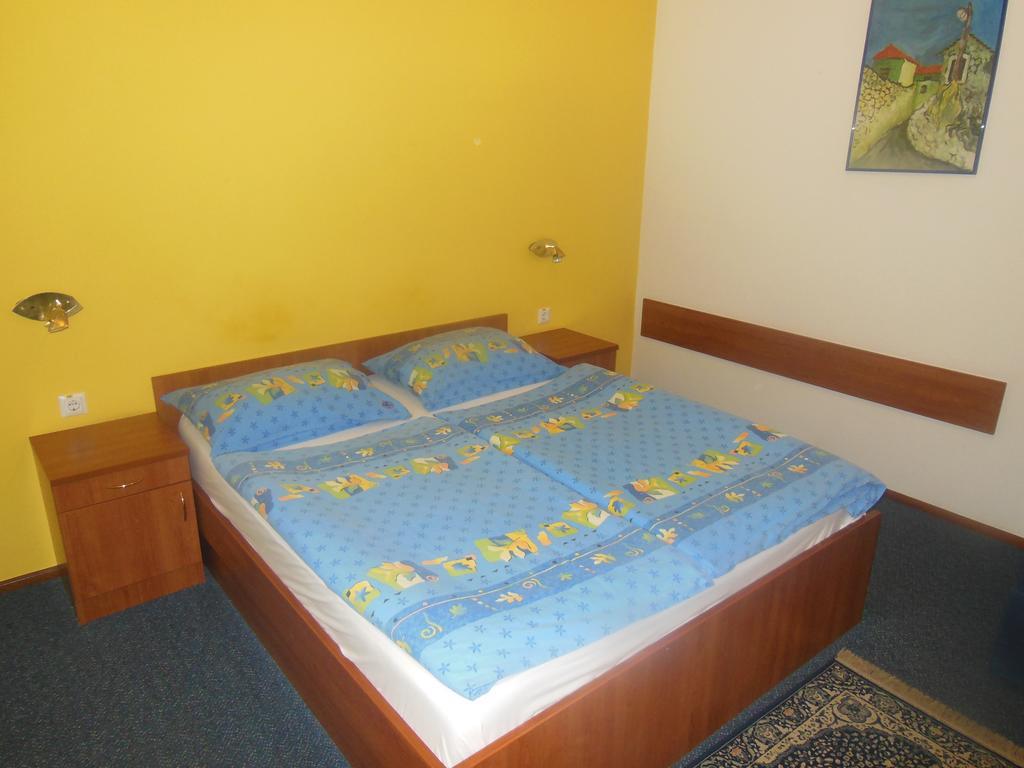 Hotel Pri Belokranjcu Ново-Место Номер фото
